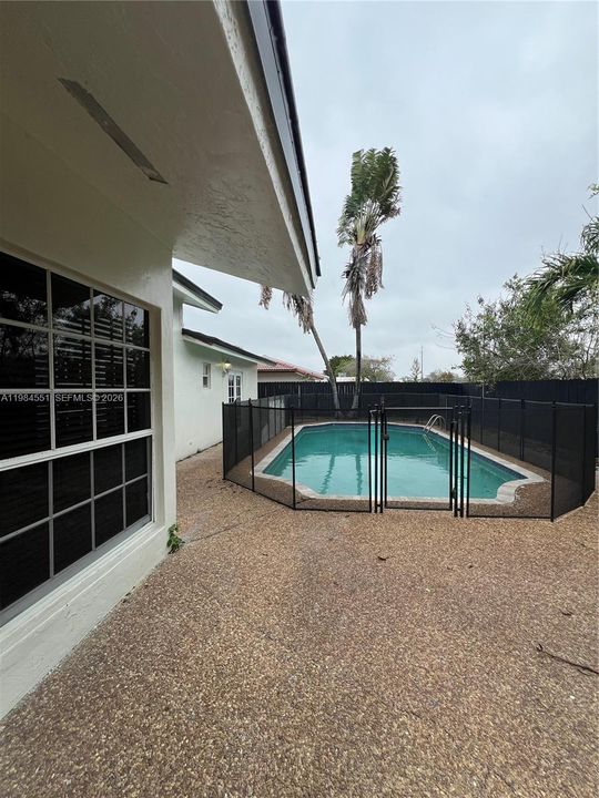 Activo con contrato: $770,000 (3 camas, 2 baños, 2330 Pies cuadrados)