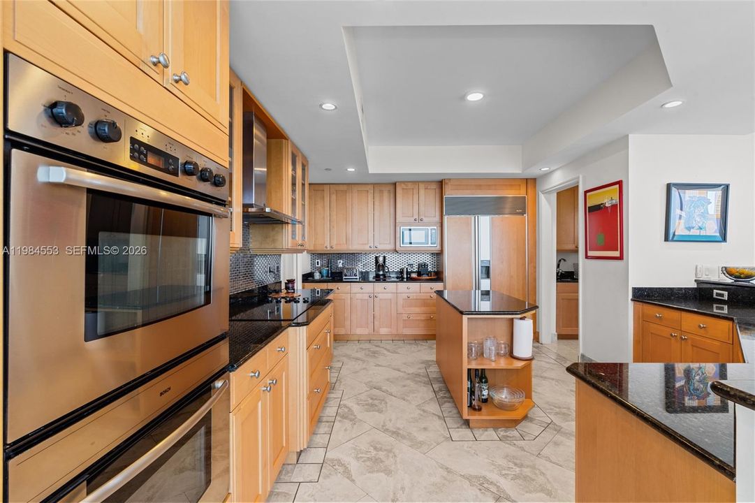 For Sale: $2,900,000 (5 beds, 4 baths, 4169 Square Feet)
