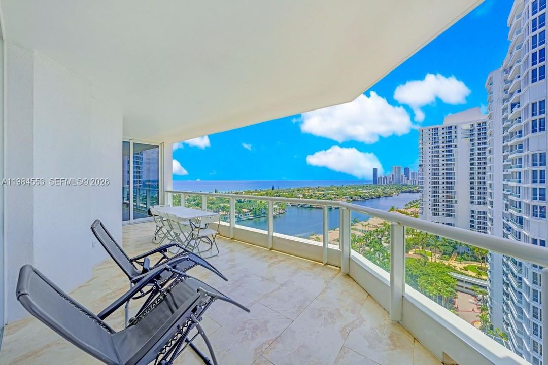 For Sale: $2,900,000 (5 beds, 4 baths, 4169 Square Feet)