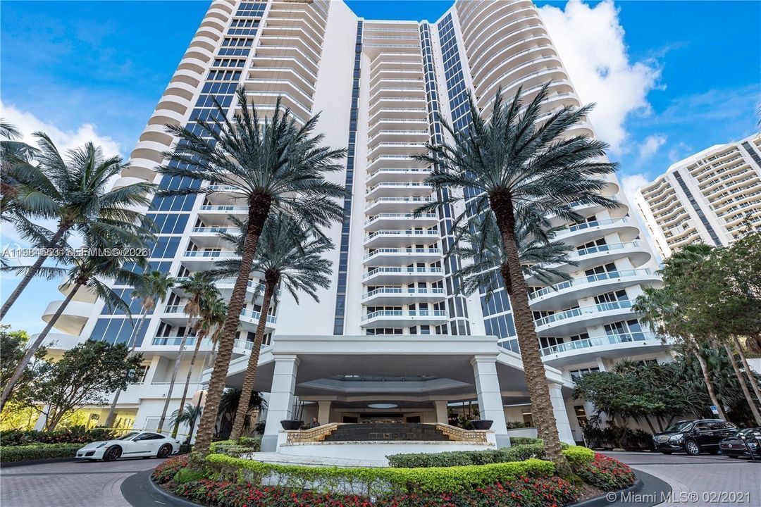 For Sale: $2,900,000 (5 beds, 4 baths, 4169 Square Feet)