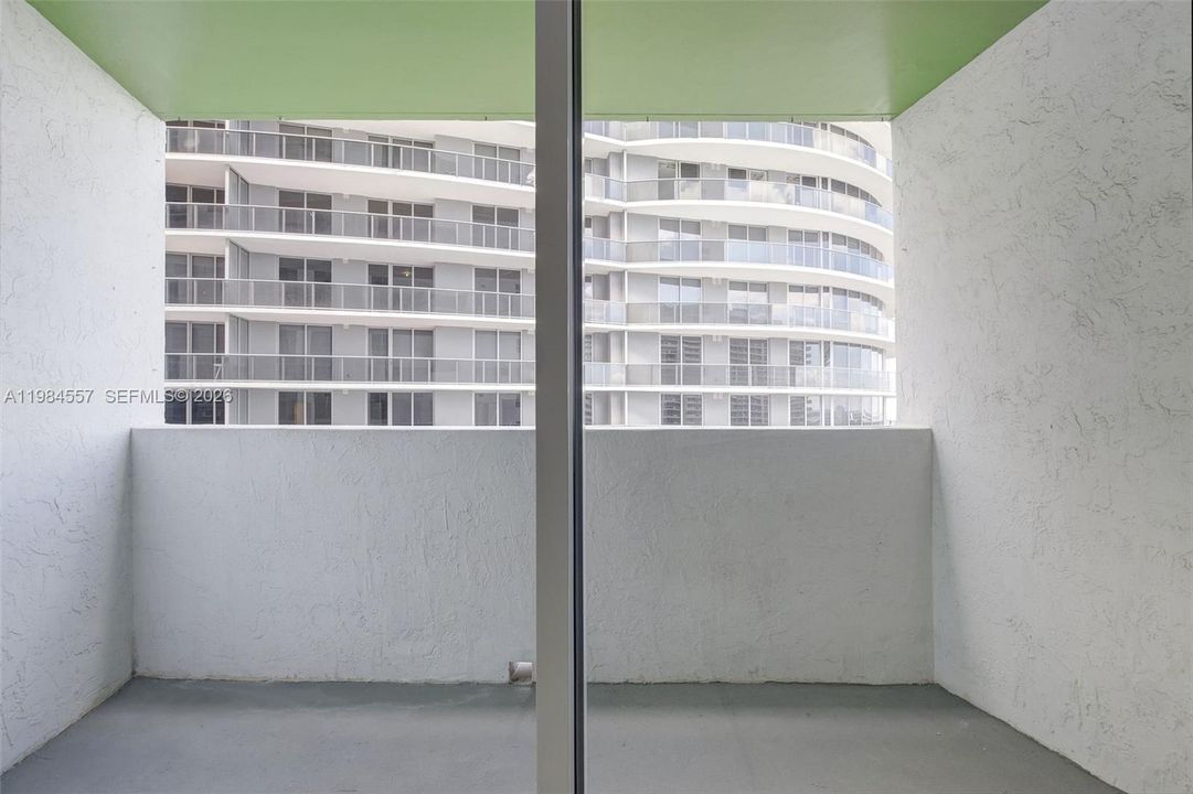 Recientemente alquilado: $3,315 (1 camas, 1 baños, 827 Pies cuadrados)