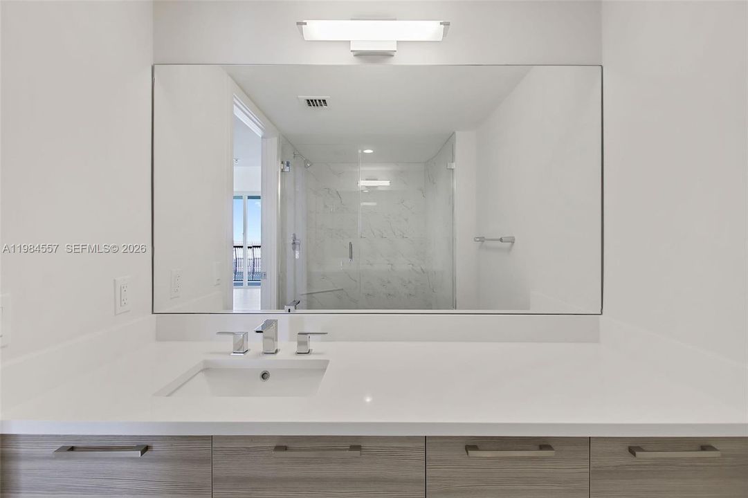 Recientemente alquilado: $3,315 (1 camas, 1 baños, 827 Pies cuadrados)