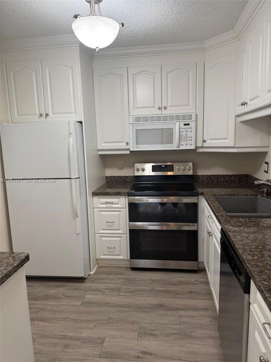 For Sale: $199,000 (2 beds, 2 baths, 790 Square Feet)