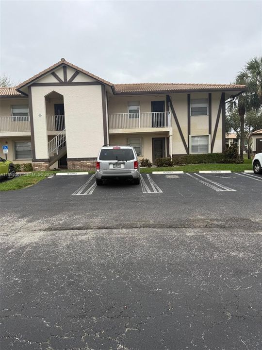 For Sale: $199,000 (2 beds, 2 baths, 790 Square Feet)