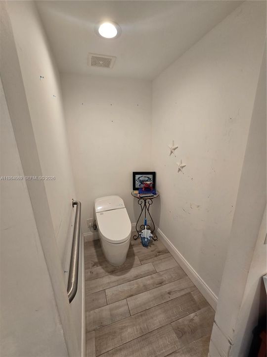Primary Electric Toilet