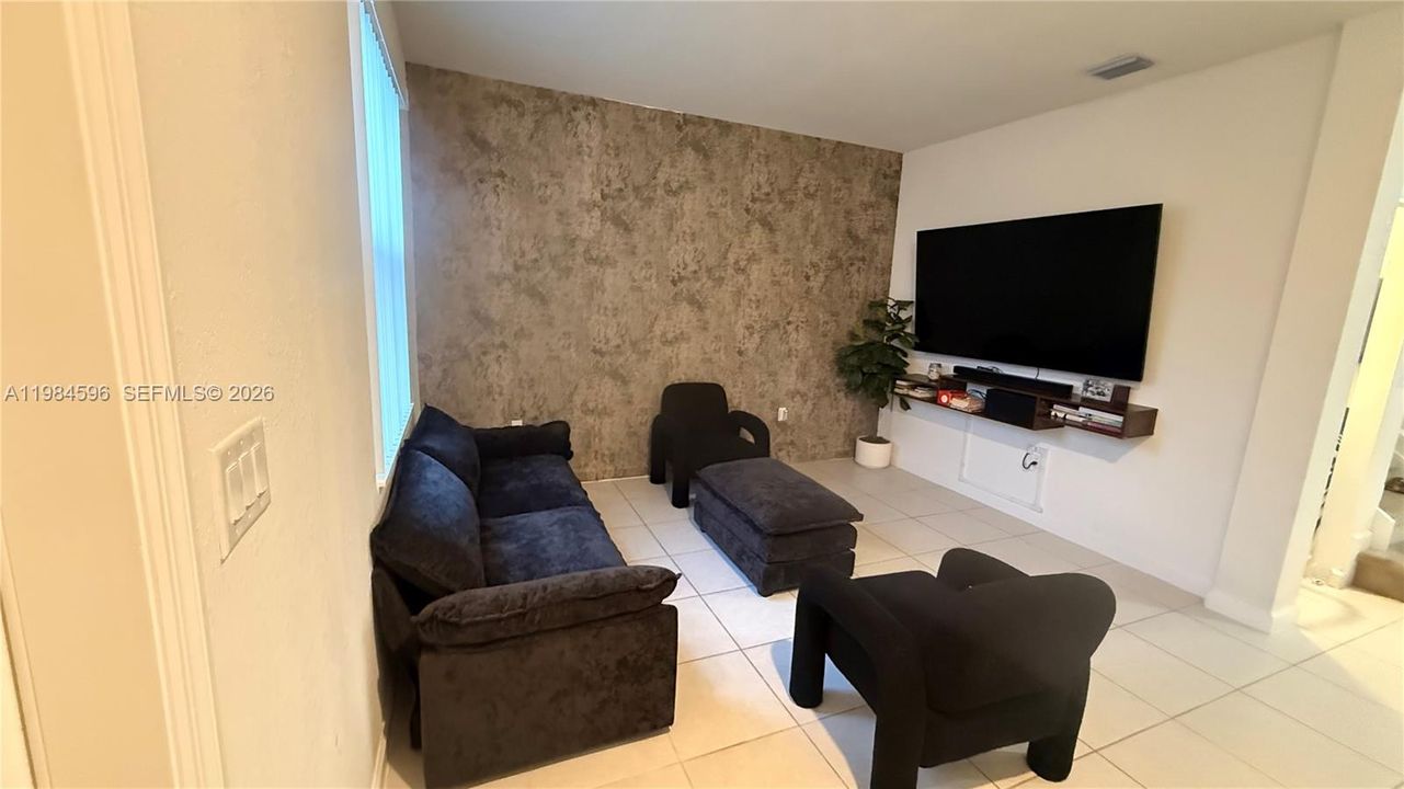 На продажу: $455,000 (3 спален, 2 ванн, 1483 Квадратных фут)