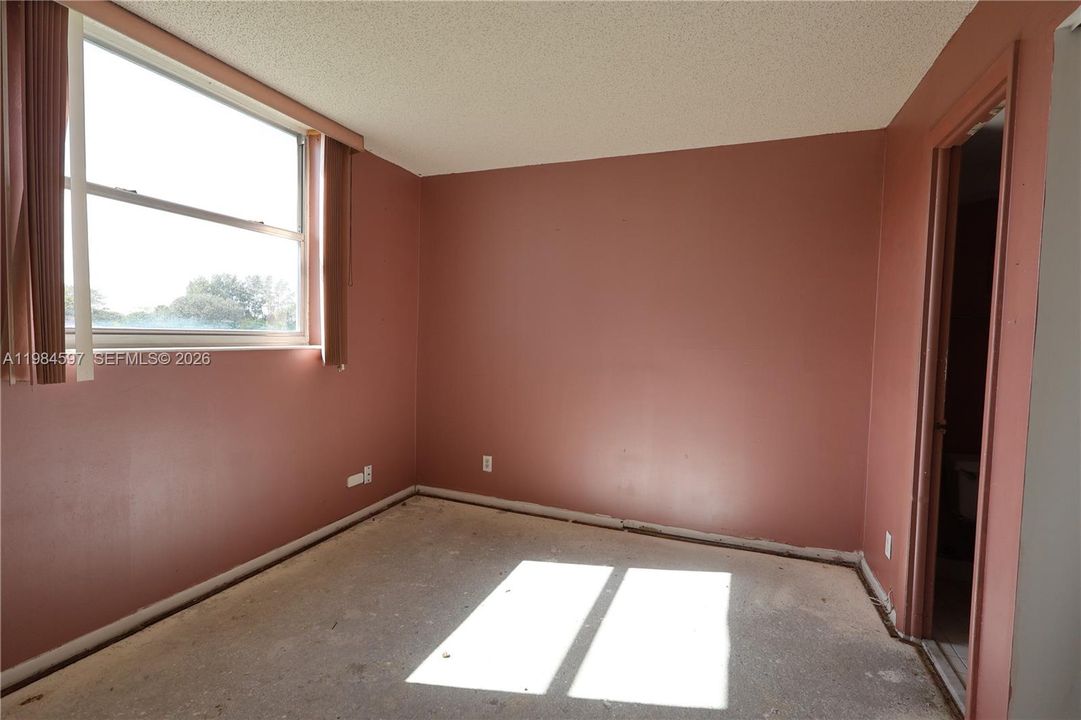 На продажу: $147,700 (2 спален, 2 ванн, 1300 Квадратных фут)