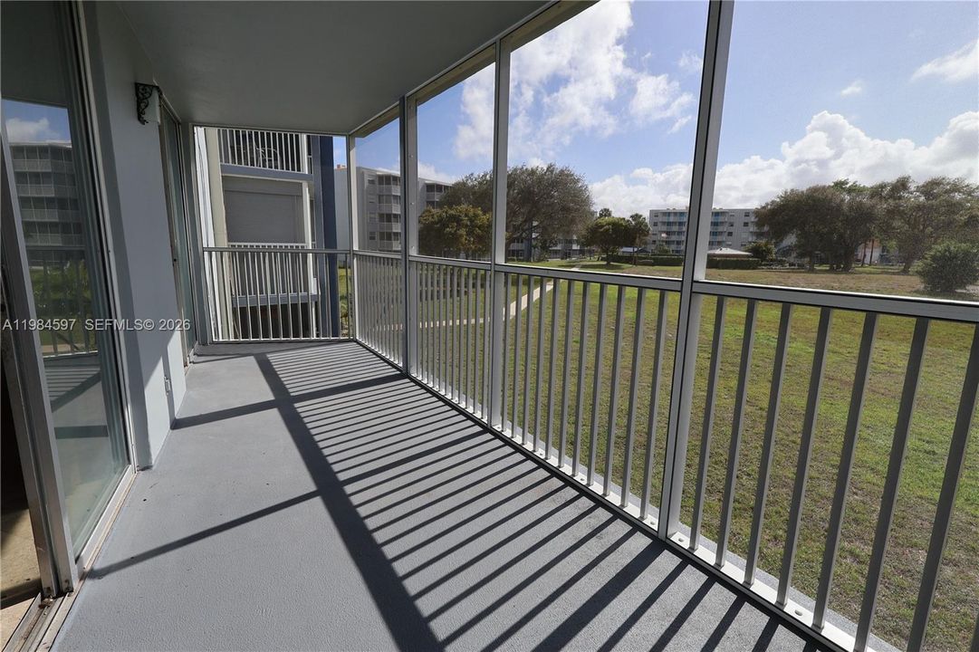 На продажу: $147,700 (2 спален, 2 ванн, 1300 Квадратных фут)