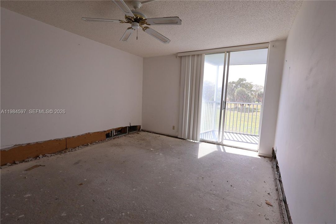 На продажу: $147,700 (2 спален, 2 ванн, 1300 Квадратных фут)