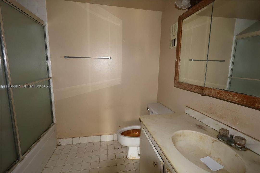 На продажу: $147,700 (2 спален, 2 ванн, 1300 Квадратных фут)