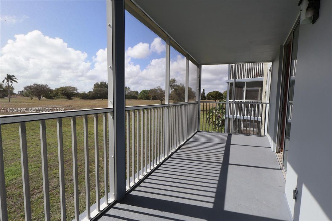 На продажу: $147,700 (2 спален, 2 ванн, 1300 Квадратных фут)