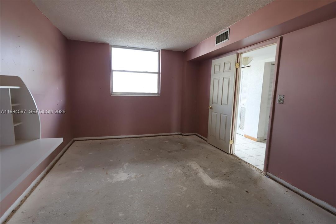 На продажу: $147,700 (2 спален, 2 ванн, 1300 Квадратных фут)