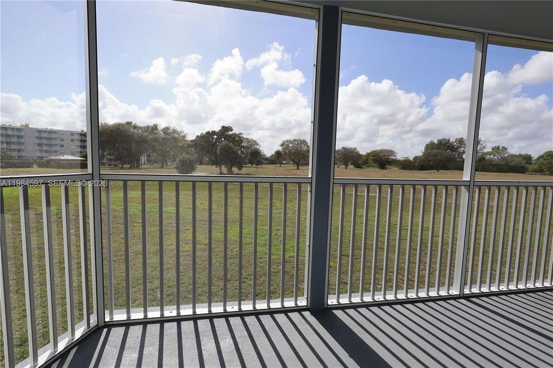 На продажу: $147,700 (2 спален, 2 ванн, 1300 Квадратных фут)