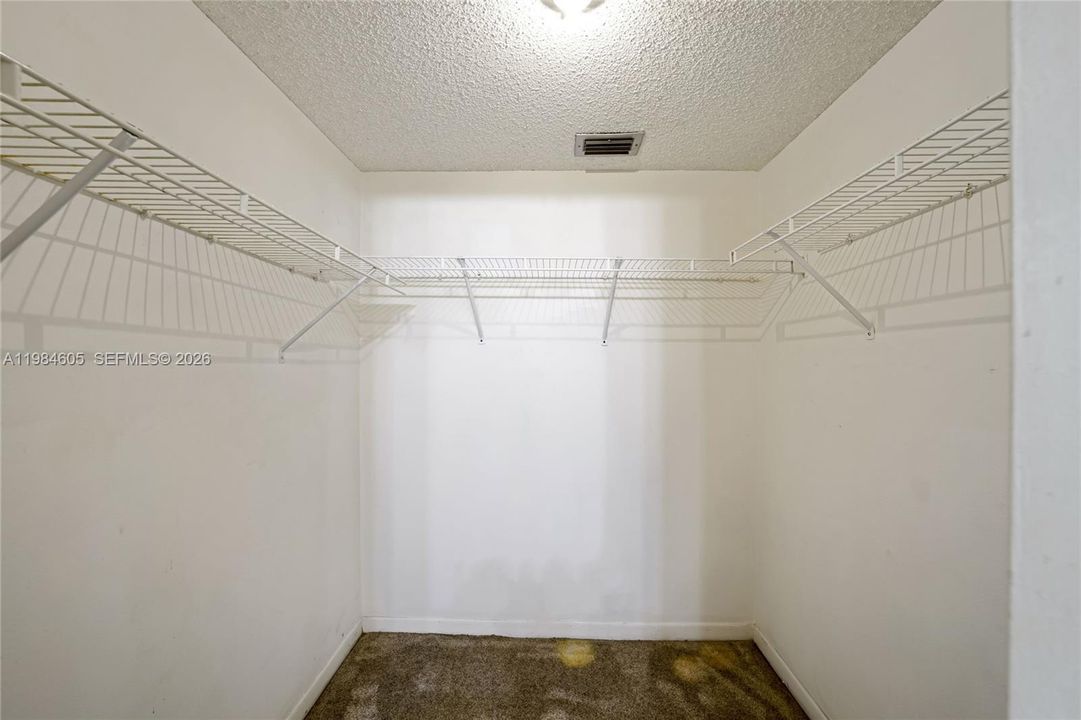 For Sale: $64,900 (1 beds, 1 baths, 750 Square Feet)