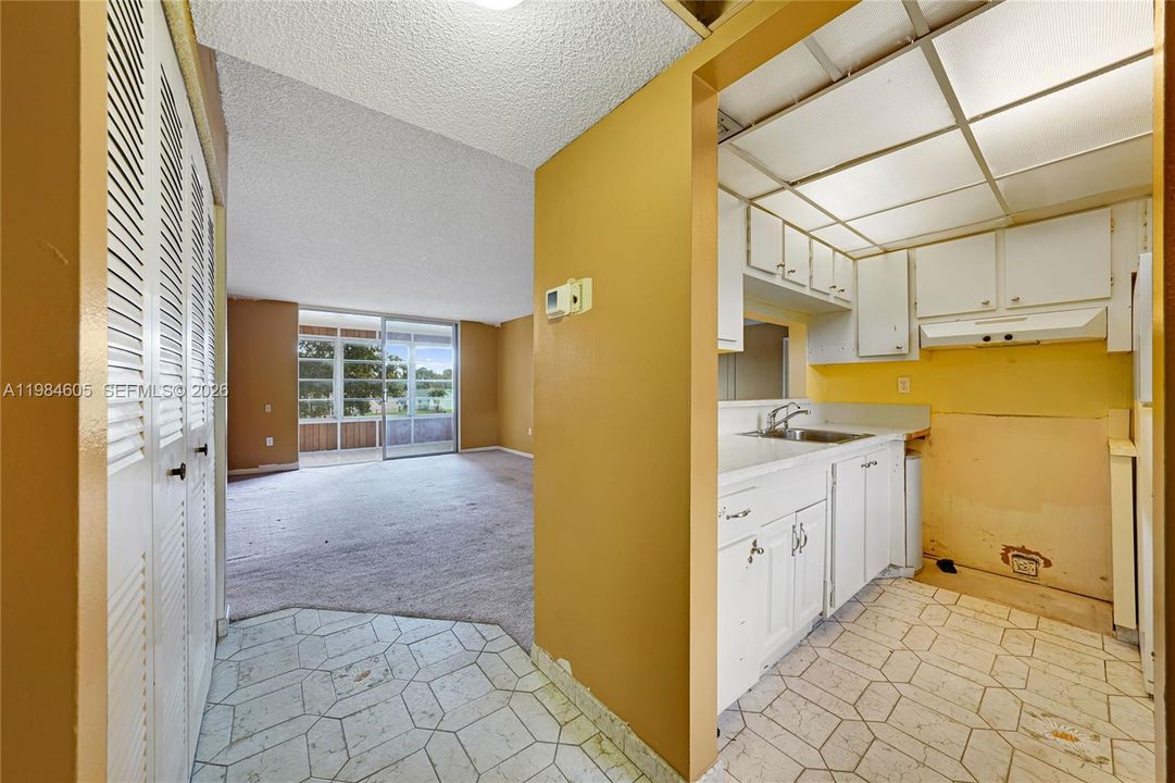 For Sale: $64,900 (1 beds, 1 baths, 750 Square Feet)