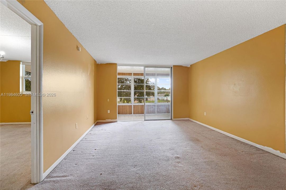 For Sale: $64,900 (1 beds, 1 baths, 750 Square Feet)