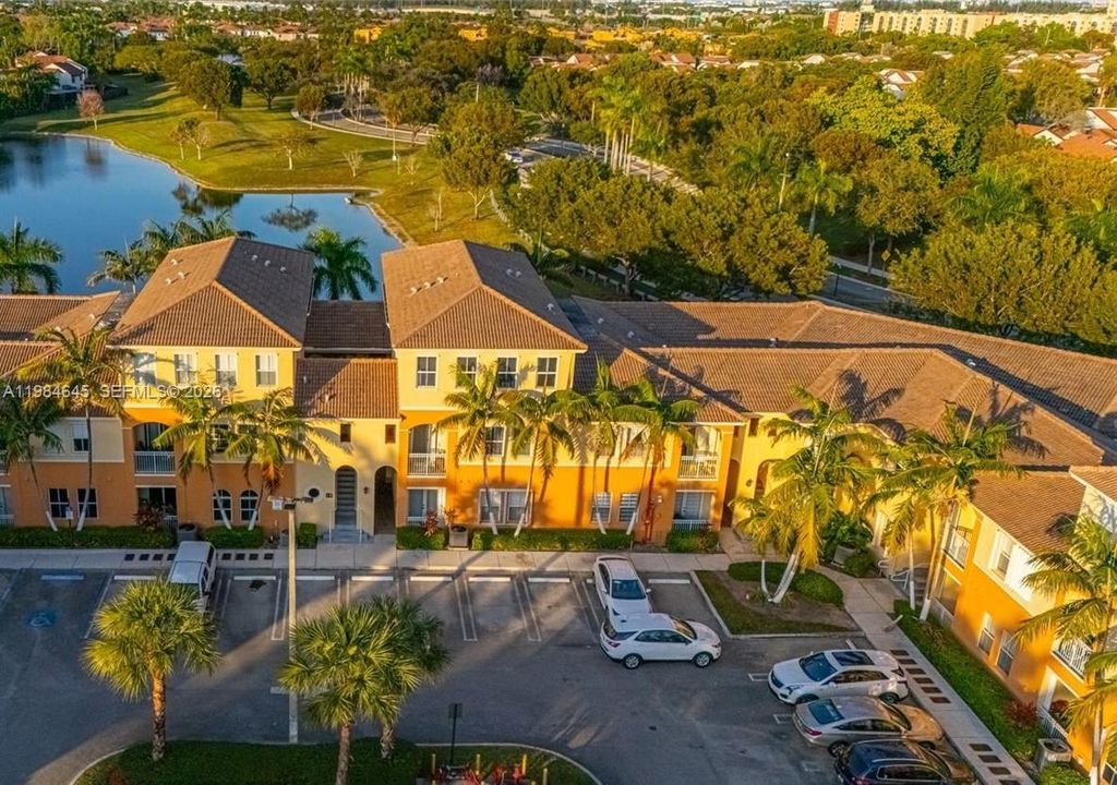 В аренду: $2,600 (2 спален, 2 ванн, 1205 Квадратных фут)