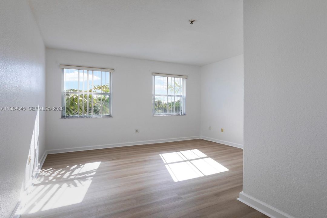 В аренду: $2,600 (2 спален, 2 ванн, 1205 Квадратных фут)