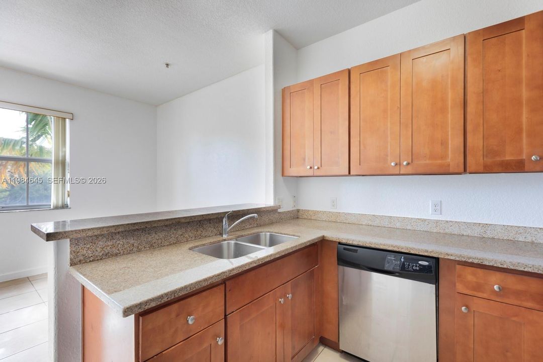 В аренду: $2,600 (2 спален, 2 ванн, 1205 Квадратных фут)