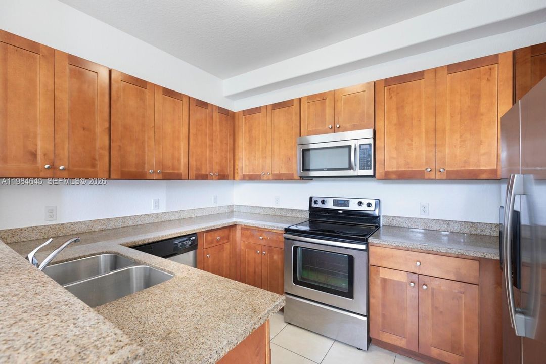 В аренду: $2,600 (2 спален, 2 ванн, 1205 Квадратных фут)