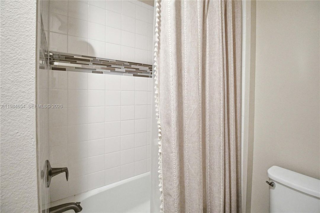 En Venta: $775,000 (5 camas, 4 baños, 3334 Pies cuadrados)