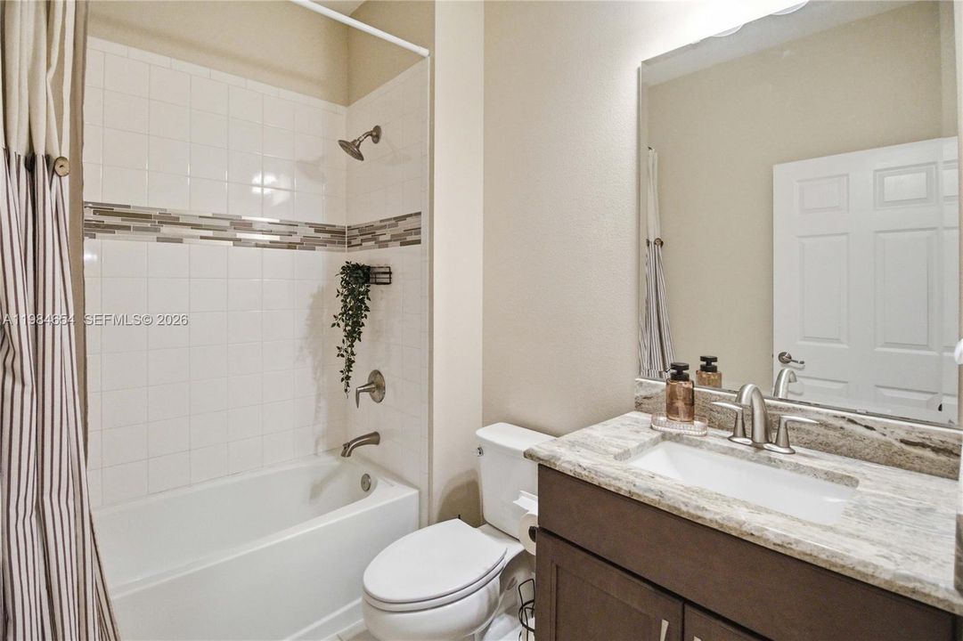 En Venta: $775,000 (5 camas, 4 baños, 3334 Pies cuadrados)