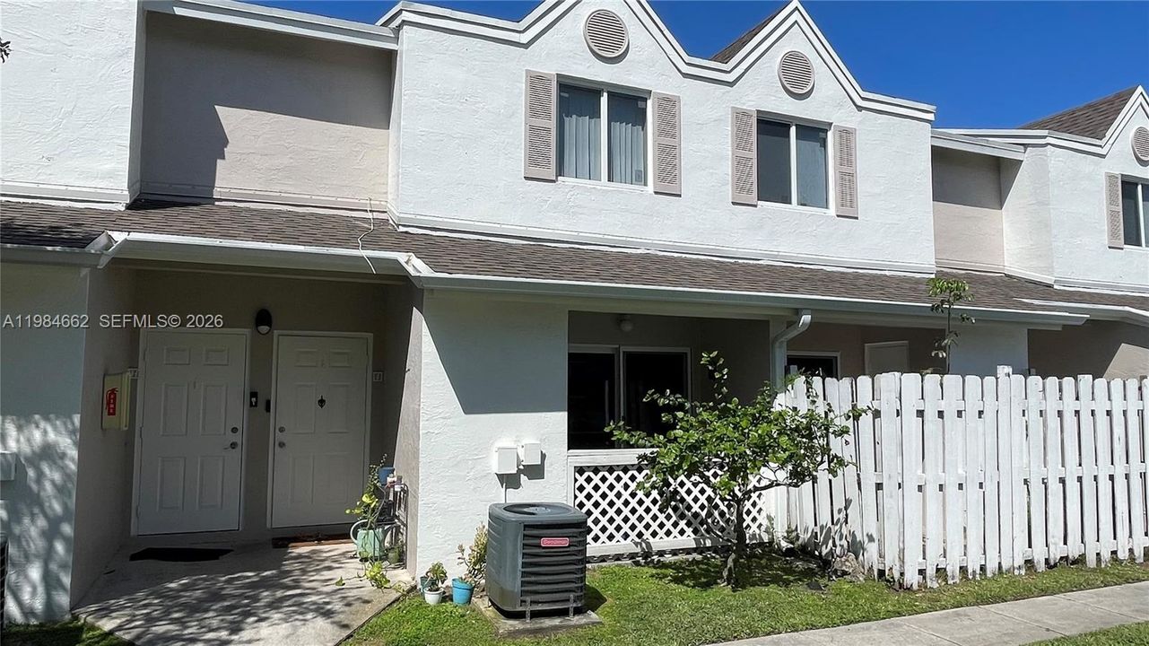 На продажу: $210,000 (1 спален, 1 ванн, 750 Квадратных фут)