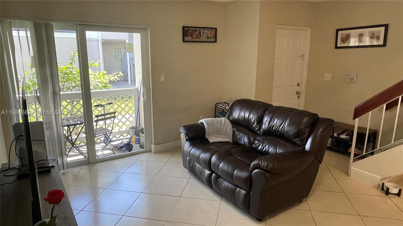 На продажу: $210,000 (1 спален, 1 ванн, 750 Квадратных фут)