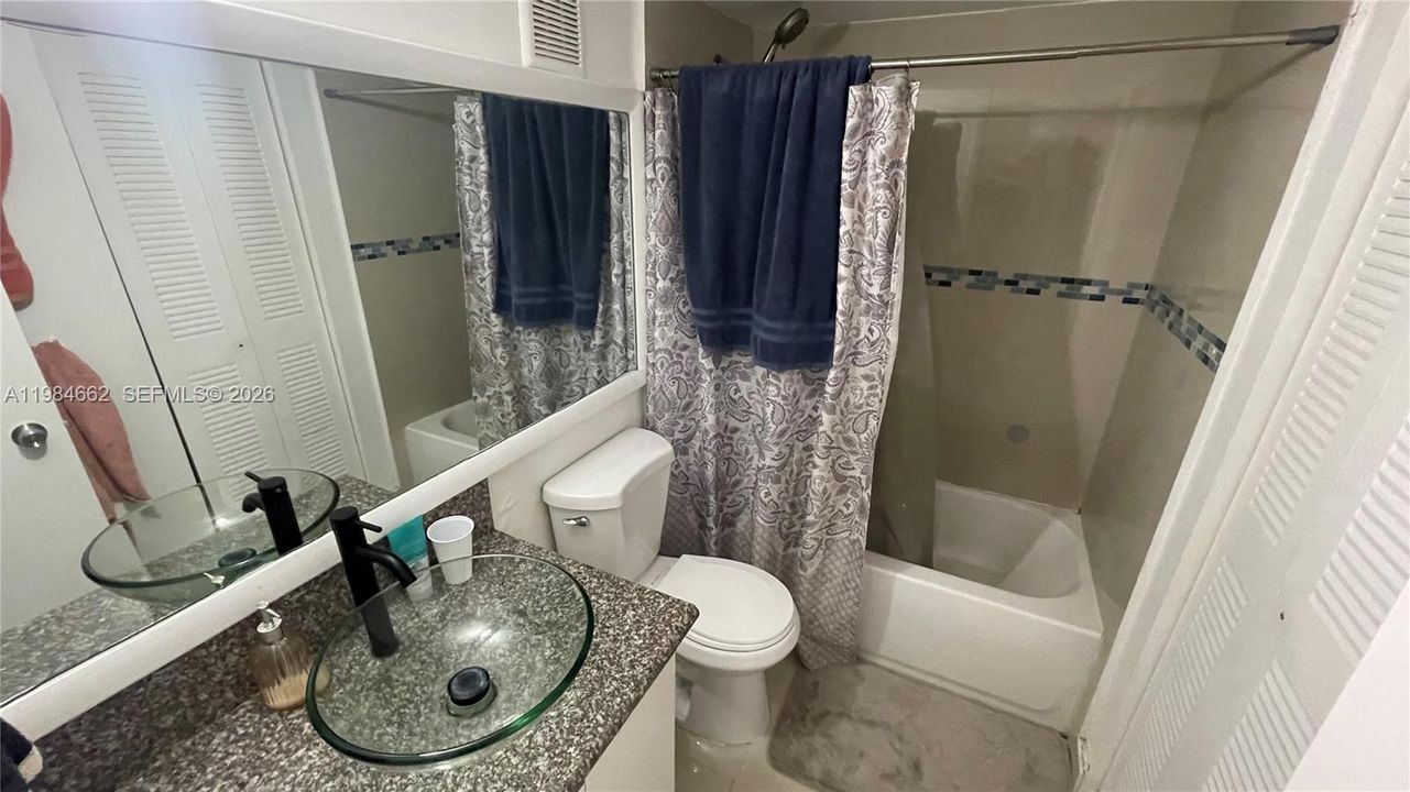 На продажу: $210,000 (1 спален, 1 ванн, 750 Квадратных фут)