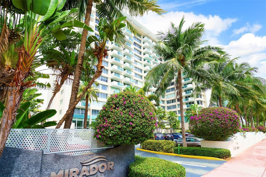 Active With Contract: $359,000 (1 beds, 1 baths, 837 Square Feet)