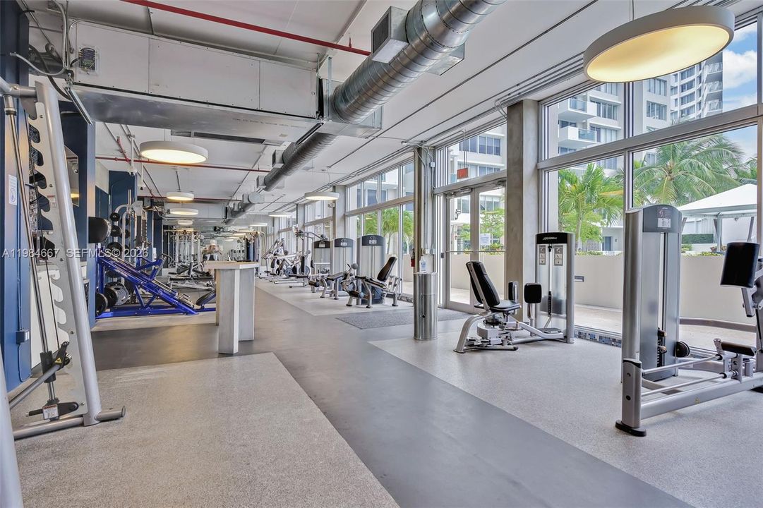 Active With Contract: $359,000 (1 beds, 1 baths, 837 Square Feet)