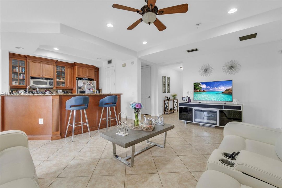 For Rent: $3,400 (3 beds, 2 baths, 1401 Square Feet)