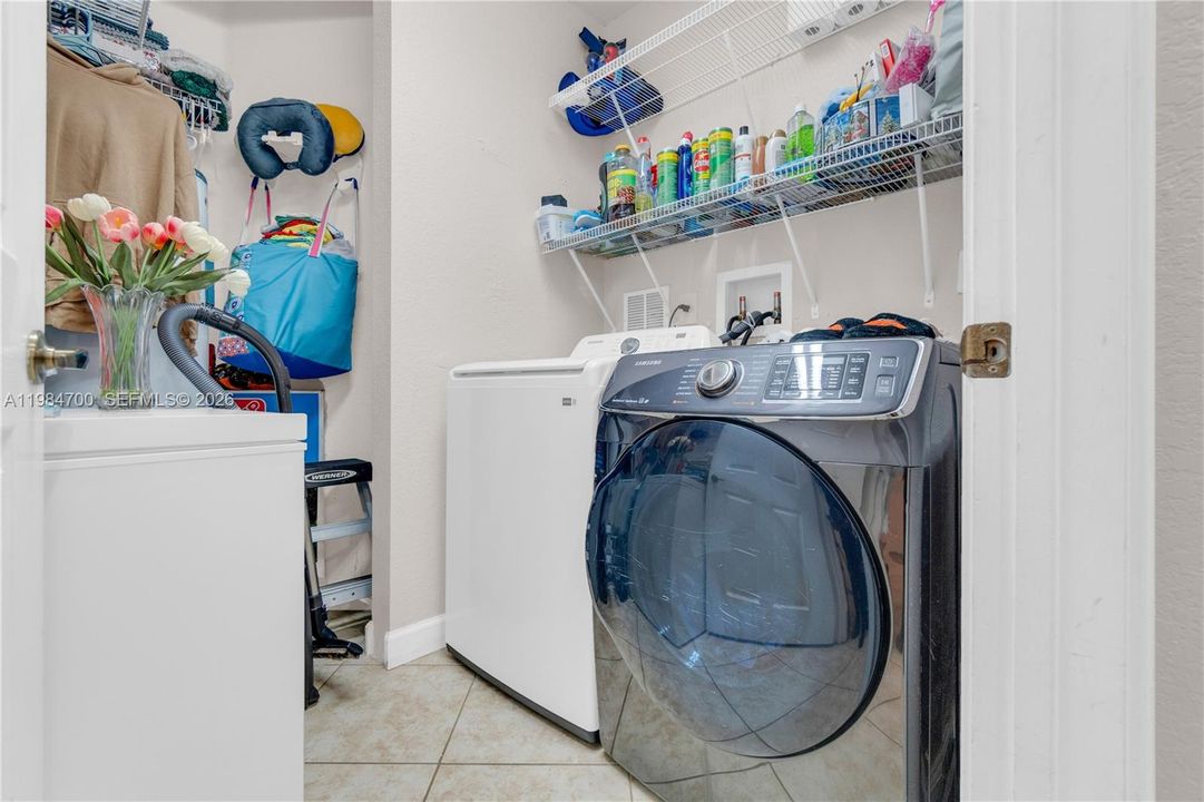 For Rent: $3,400 (3 beds, 2 baths, 1401 Square Feet)