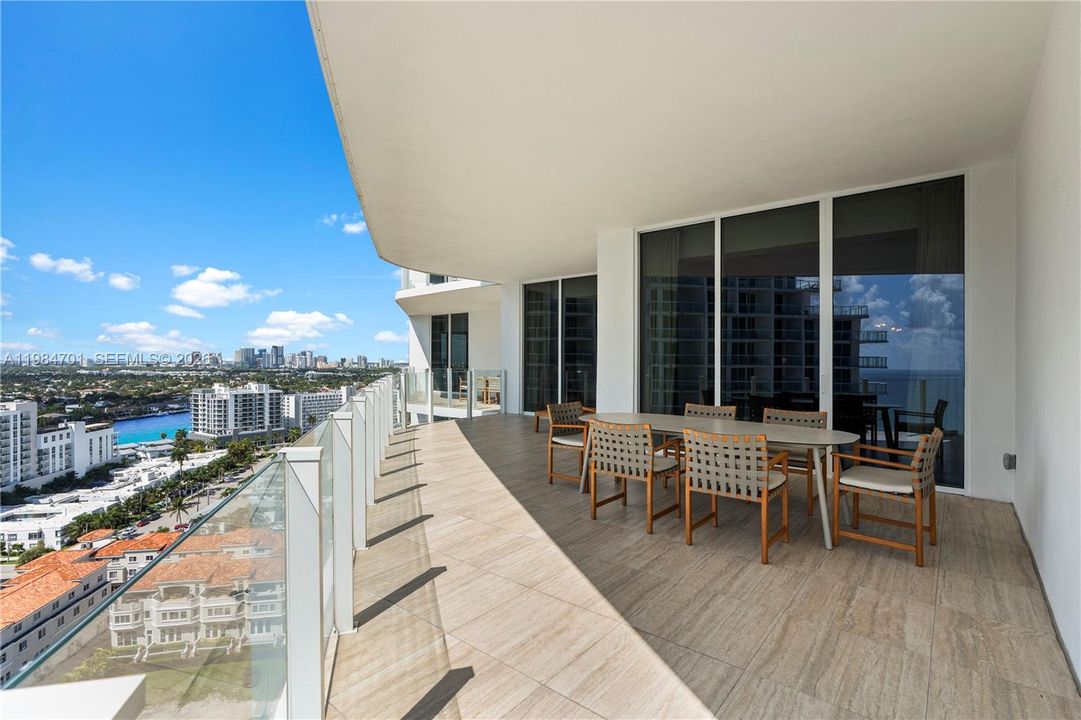 For Sale: $2,600,000 (1 beds, 2 baths, 1458 Square Feet)