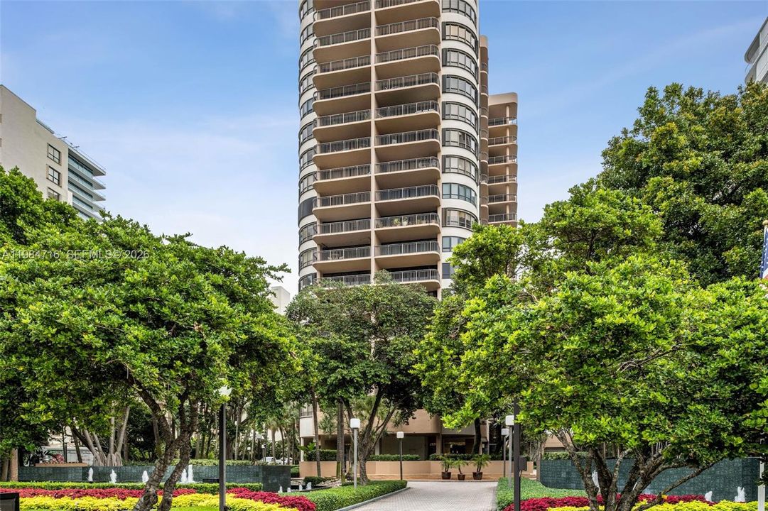 На продажу: $1,750,000 (2 спален, 2 ванн, 1967 Квадратных фут)