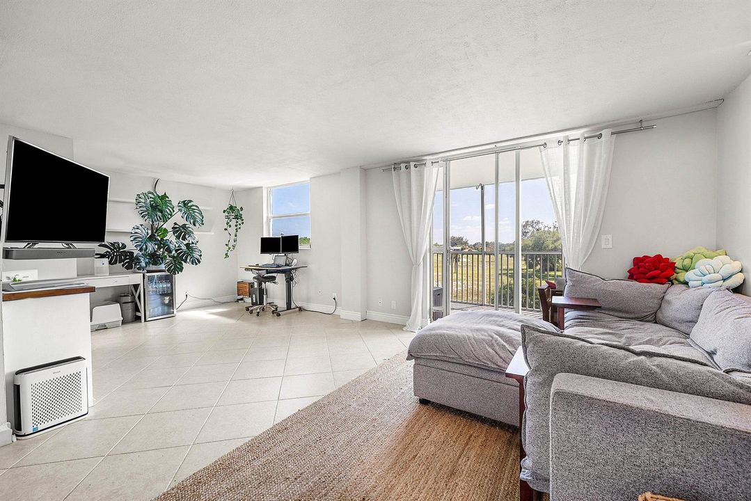 Living room /Office