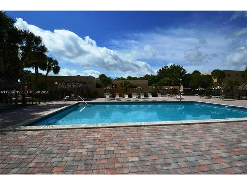 For Sale: $265,000 (2 beds, 2 baths, 965 Square Feet)