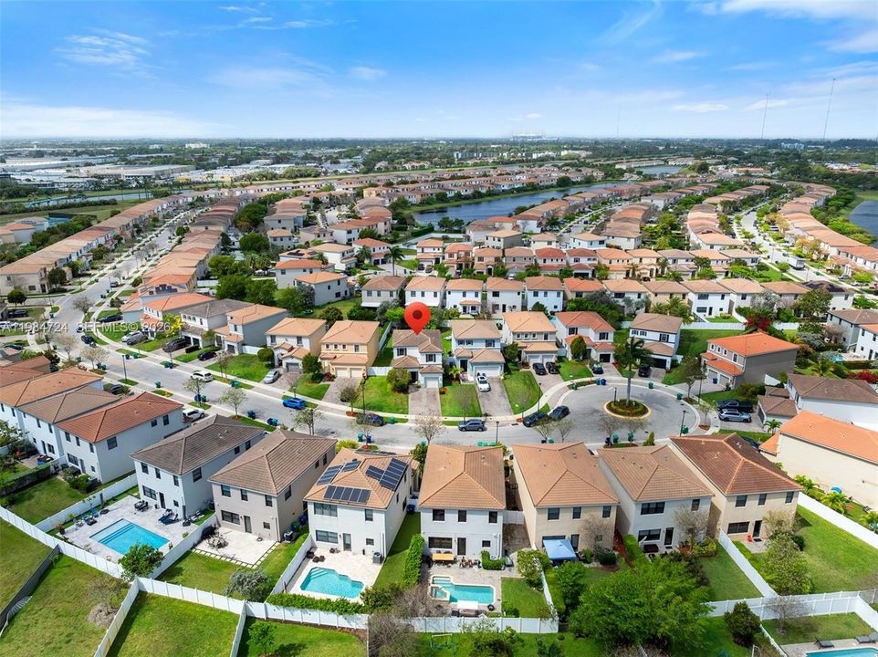 Недавно продано: $764,000 (3 спален, 2 ванн, 2124 Квадратных фут)