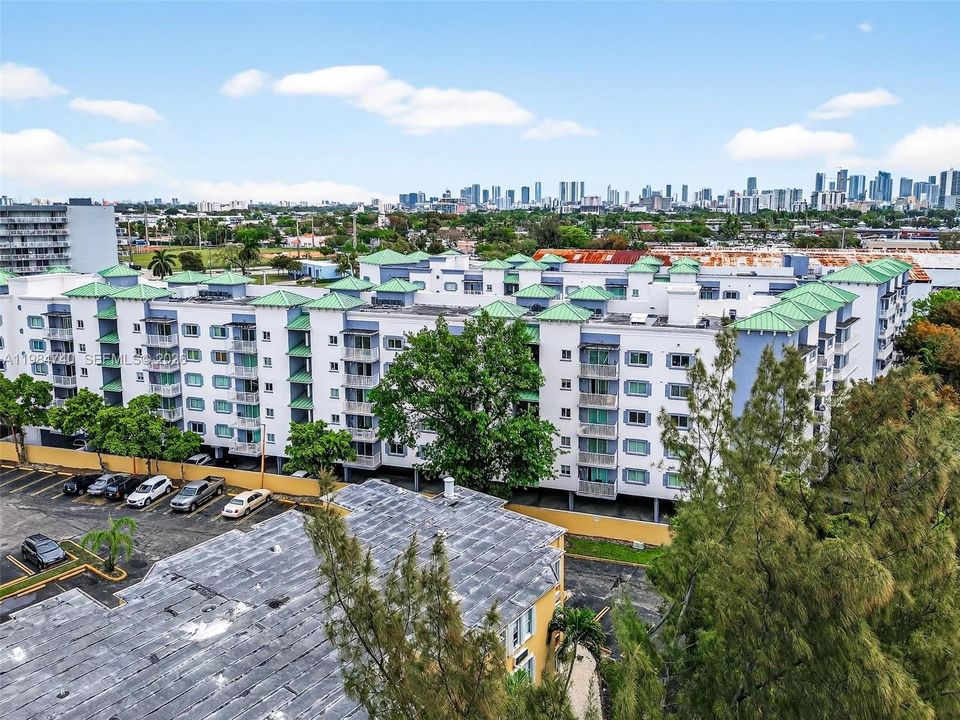 En Venta: $283,765 (2 camas, 2 baños, 900 Pies cuadrados)