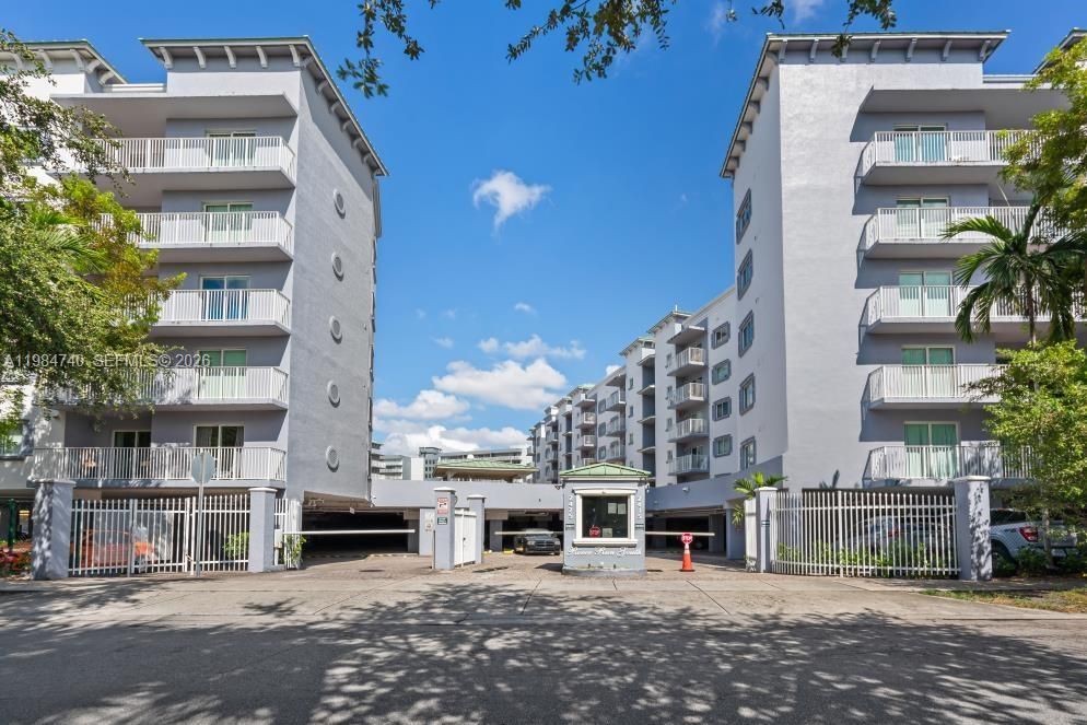 En Venta: $283,765 (2 camas, 2 baños, 900 Pies cuadrados)