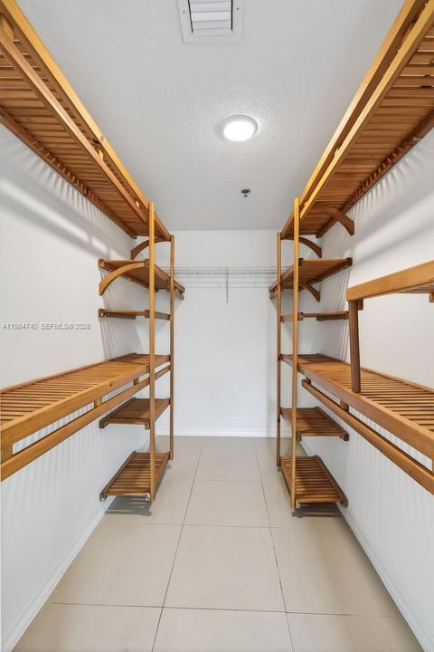 primary bedrm closet