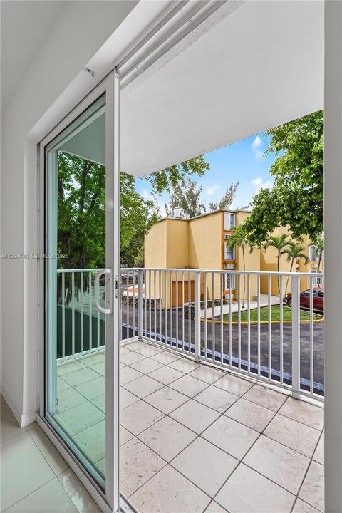 En Venta: $283,765 (2 camas, 2 baños, 900 Pies cuadrados)