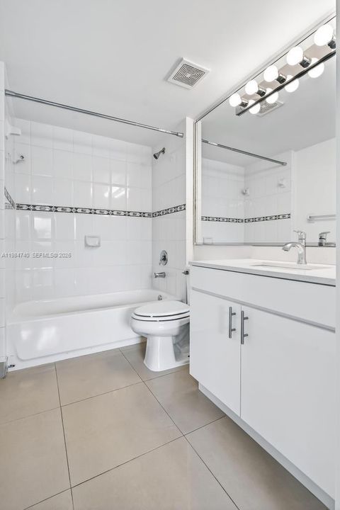 En Venta: $283,765 (2 camas, 2 baños, 900 Pies cuadrados)