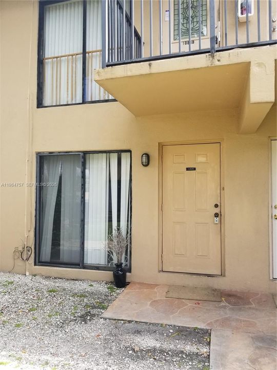 For Sale: $188,000 (2 beds, 1 baths, 752 Square Feet)