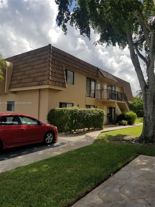 For Sale: $188,000 (2 beds, 1 baths, 752 Square Feet)
