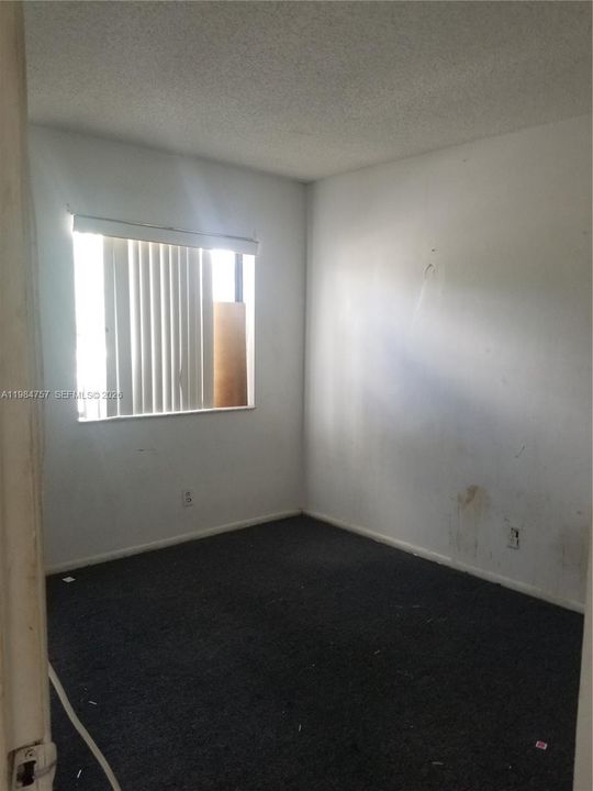 For Sale: $188,000 (2 beds, 1 baths, 752 Square Feet)