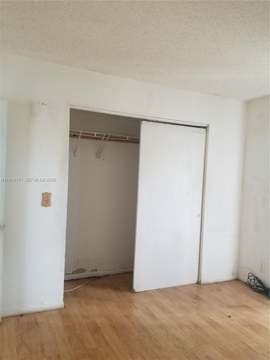 For Sale: $188,000 (2 beds, 1 baths, 752 Square Feet)