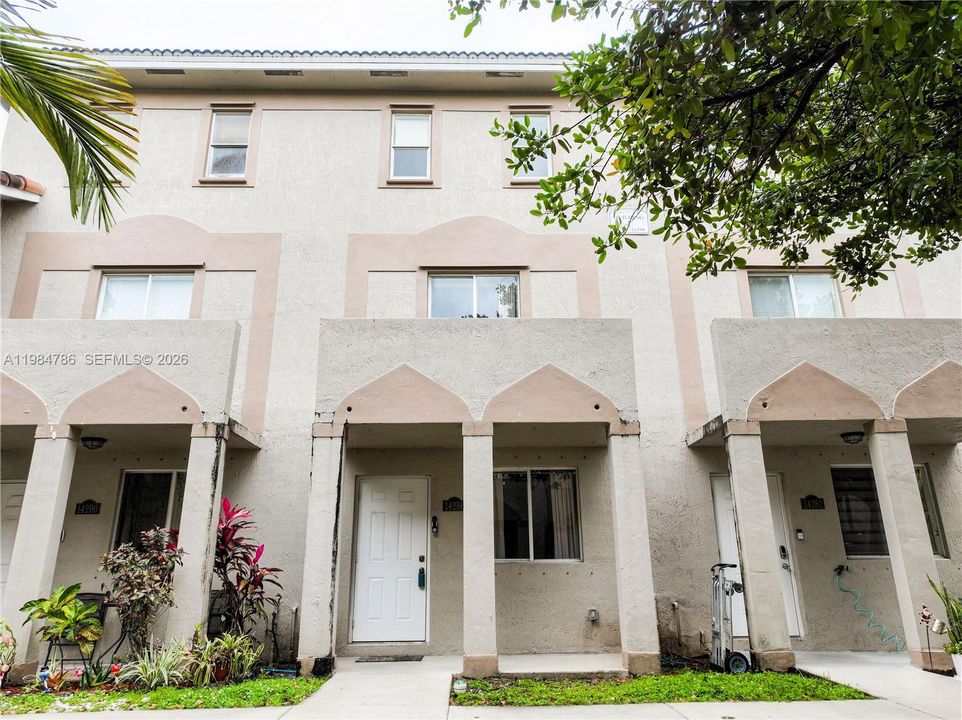 For Sale: $299,000 (3 beds, 2 baths, 1548 Square Feet)