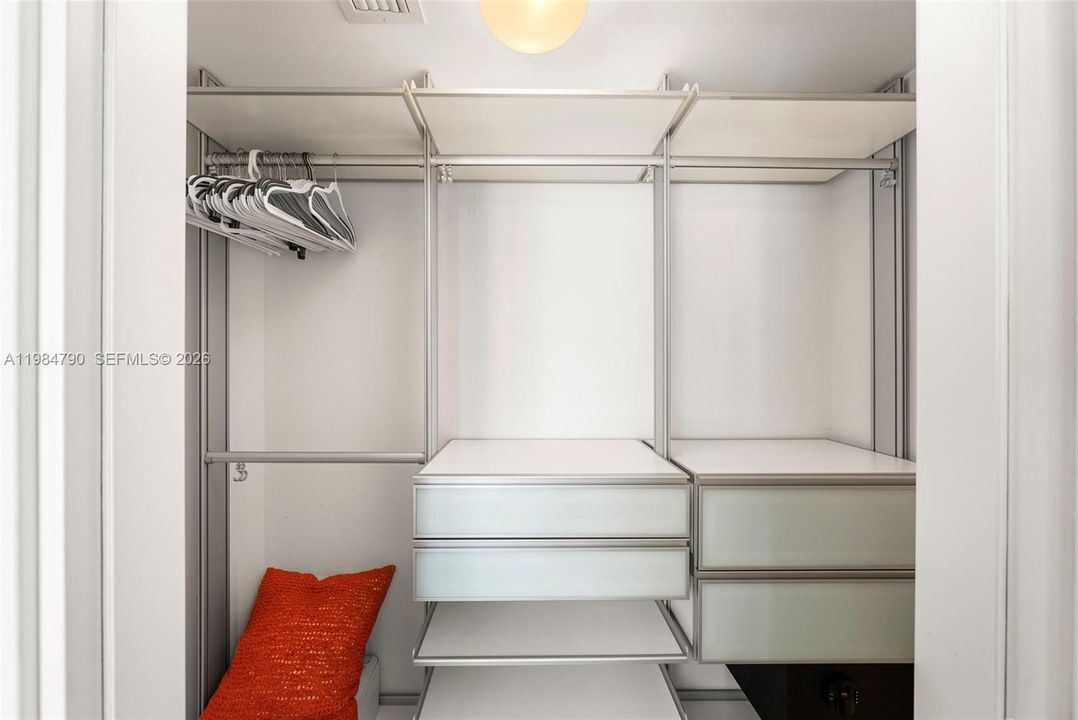 CLOSET
