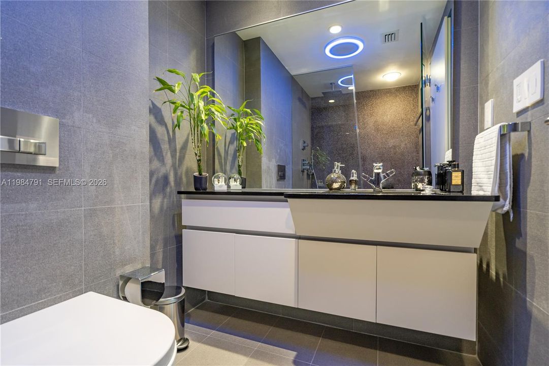 For Sale: $2,300,000 (2 beds, 2 baths, 1595 Square Feet)